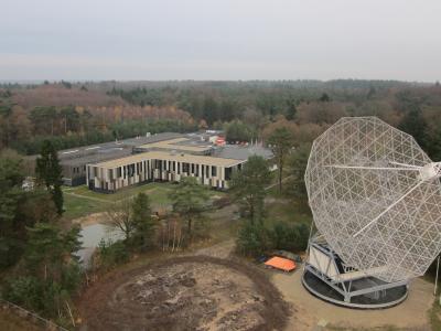 View of JIVE/ASTRON building with the Dwingeloo Telescope